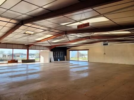 vente commerce 1 050 m²