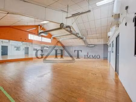 vente commerce 741 m²