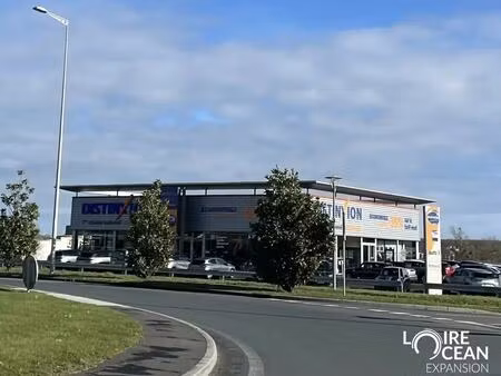 location commerce 1 228 m²