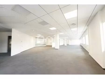 location bureaux 400 m² à 1 020 m²