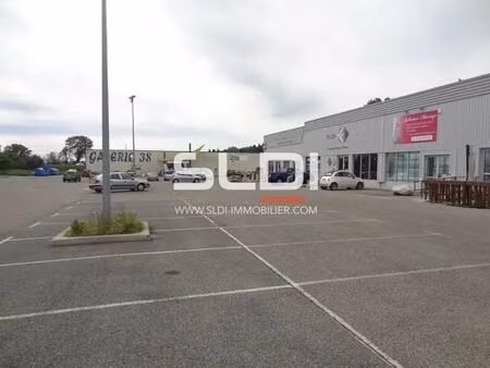 vente commerce 668 m²