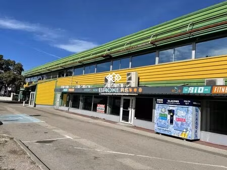 vente commerce marignane 13700 2550m²