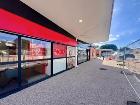 vente commerce 60 m² à 122 m²