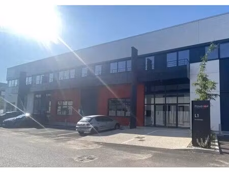 location bureaux 57 m² à 3 087 m²