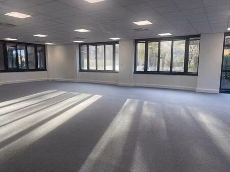 location bureaux 120 m² à 1 503 m²