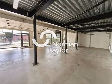 location commerce 184 m²