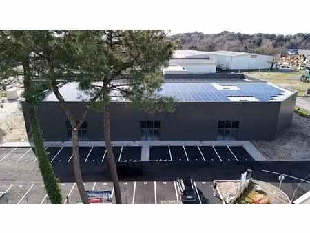 vente commerce 335 m² à 790 m²