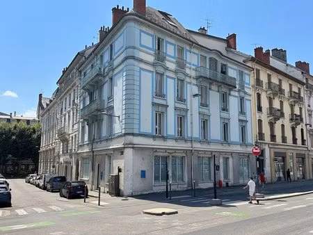 vente commerce 246 m²