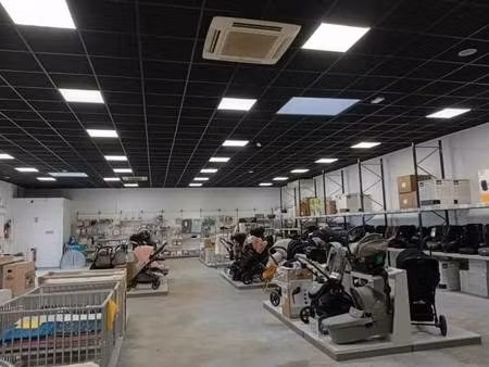 vente commerce 920 m²