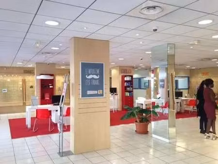 location commerce 227 m²