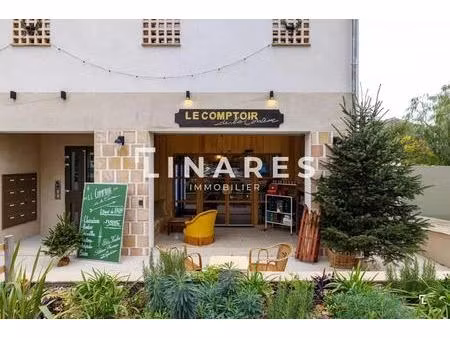 location commerce 52 m²