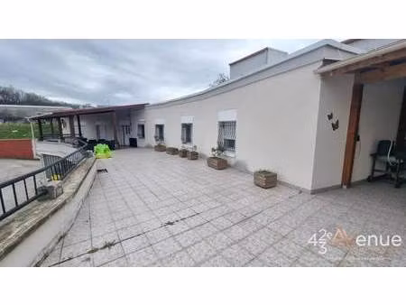 vente commerce 140 m²