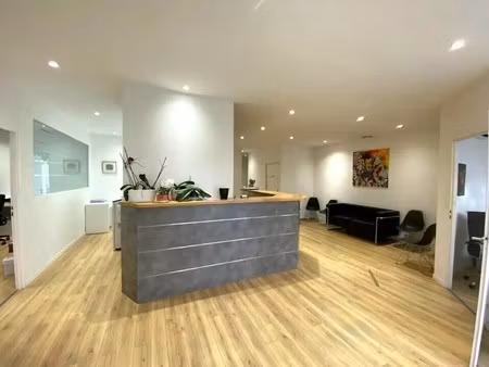 location commerce 164 m²