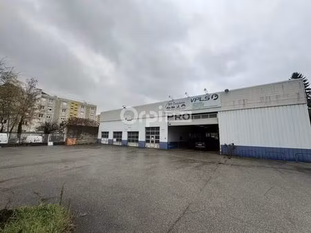 vente commerce 1 500 m²