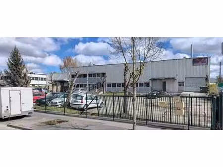 vente commerce 3 244 m²