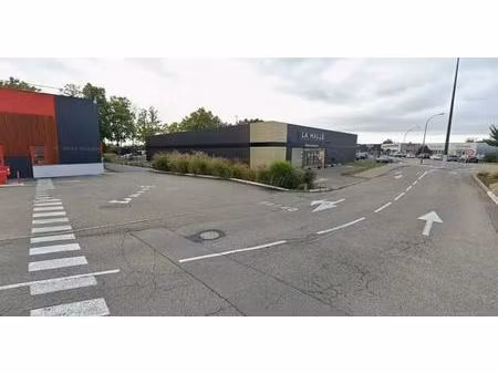 location commerce 960 m²