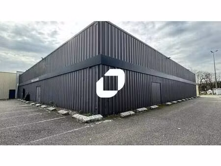 location commerce 960 m²