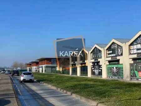 location commerce 306 m²