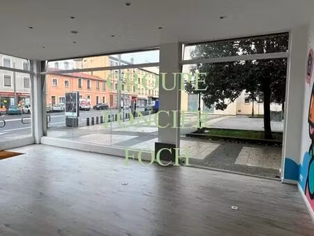 location commerce villeurbanne 69100 80m²