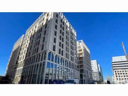 location bureaux 137 m² à 3 808 m²