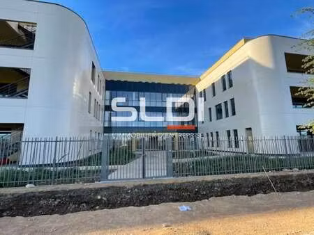 location bureaux 266 m² à 10 187 m²