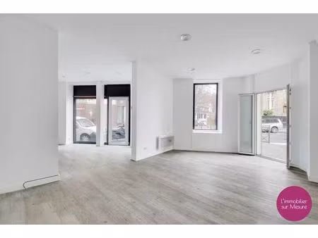location commerce 66 m²