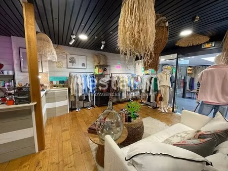 location commerce 70 m²