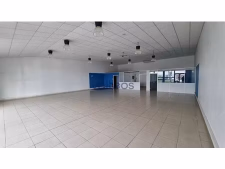 location commerce 196 m²