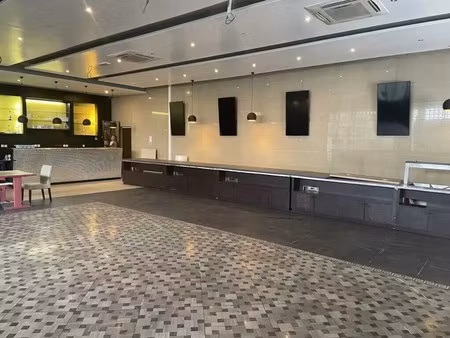 vente commerce 810 m²