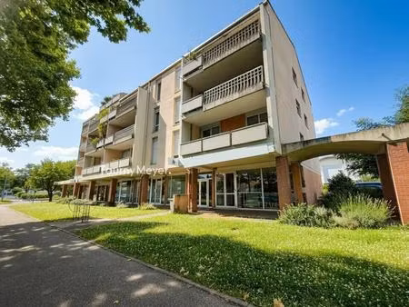 location commerce 100 m²