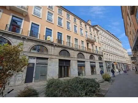 location commerce grenoble 38000 900m²