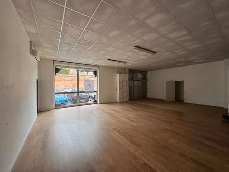 location commerce 113 m²