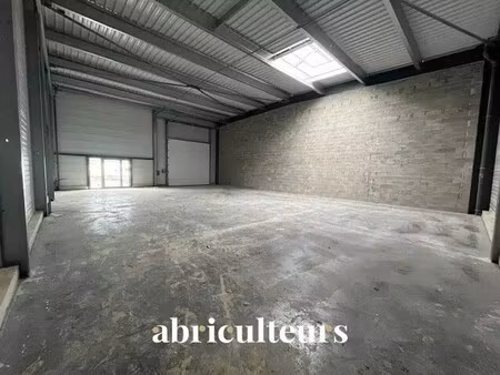 location commerce 210 m²