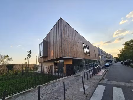 vente commerce 155 m² à 741 m²