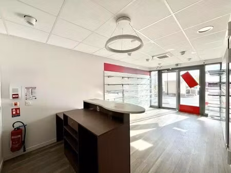 location commerce roquebrune sur argens 83520 110m²