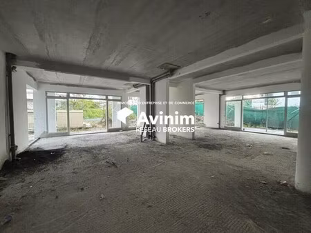 location commerce saint francois 97118 65m²