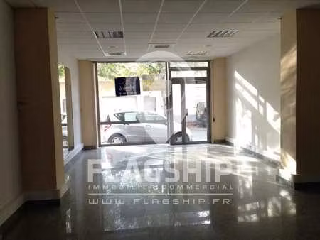 location commerce 113 m²