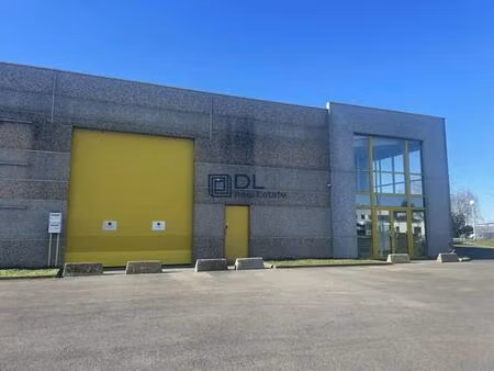 location commerce 674 m²