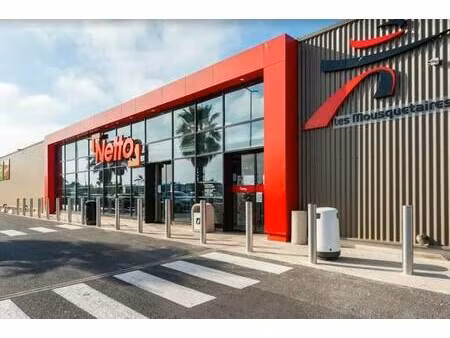 location commerce 1 000 m²