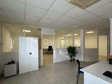 location bureaux 79 m²