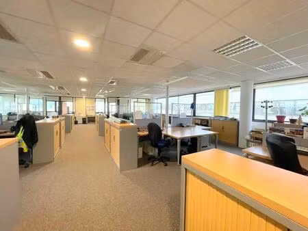 location bureaux 82 m² à 794 m²