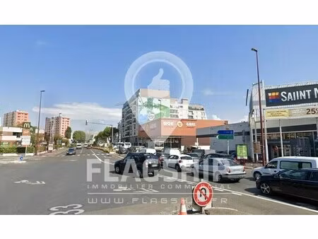 vente commerce 600 m²