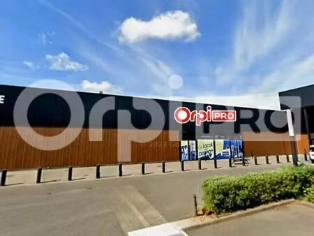 location commerce 998 m²