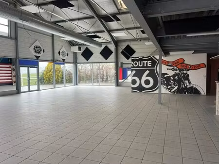 vente commerce 1 000 m²