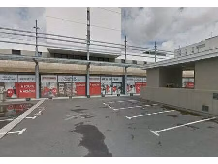location commerce rennes 35700 764m²