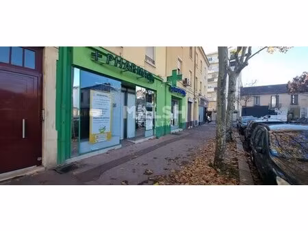 location commerce saint fons 69190 90m²