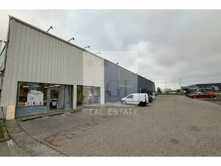 location commerce saint priest 69800 200m²