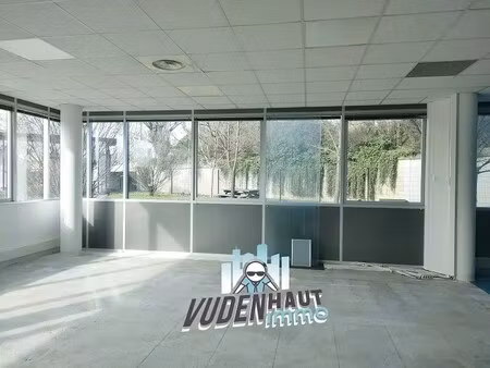 location commerce 300 m²