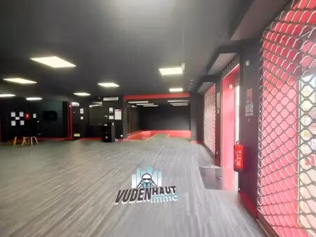 vente commerce 714 m²