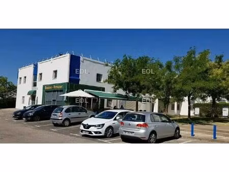 location commerce 181 m²